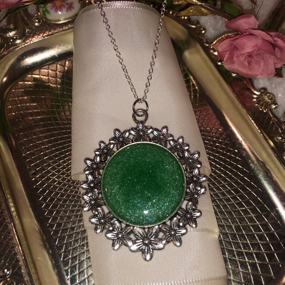 Emerald green handmade jewelry